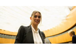 ボアテングを“寝潰した”脅威のセクシーモデル、ロナウドは「眼中なし」 画像