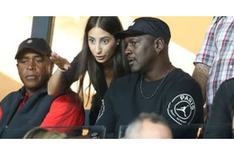 マイケル・ジョーダンがPSG戦に降臨！もちろん「あのアイテム」を着てたぞ 画像