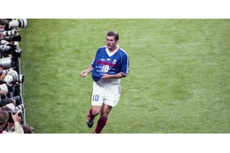 ジダンの「W杯決勝の未洗濯ユニ」、オークションから取り下げ…偽物疑惑で 画像