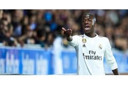 レアルの至宝！18歳ヴィニシウスの「超FK＆退場」を見る 画像