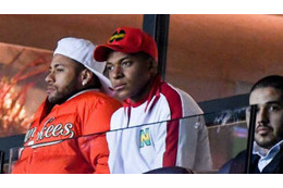 エムバペが着用の「キャプ翼帽子」、ブランドはここだ！日本からも買える 画像