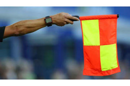 英国2部でサポーターが突如副審になる珍事！そのジャッジに両監督が称賛 画像