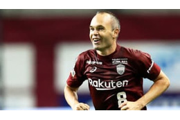 イニエスタ、古巣バルサに降臨！ハグしまくり動画がいいぞ 画像