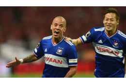 “クリリン”ことマルコス・ジュニオール、2得点で「気円斬」を披露！これに仲川輝人がぼやく 画像