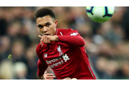 なぜ「仰天コーナーキック」 を蹴ったのか　アレクサンダー＝アーノルドが明かす 画像