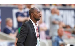 トリニダード・トバゴ代表、監督が半端なくデカかった 画像