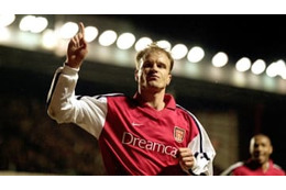 完璧主義者ベルカンプ、DFを瞬殺した3つの「悪魔的トラップ」 画像