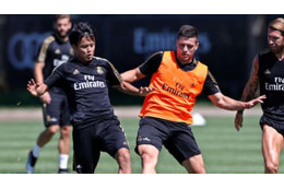 久保建英も困った！レアル選手が四苦八苦の「手つなぎ練習」がこれ 画像