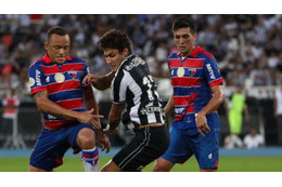 ブラジルで意味不明のスーパーオウンゴール！GK仰天の一撃がこれ 画像