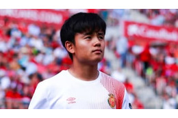 久保建英、スペインで「笑いが起きた」ベンチシーンがこれ 画像