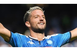 お茶目なメルテンス、カメラマンの◯◯をタッチする動画がこれ 画像