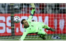 これが世界の守護神！ノイアーがやった「鬼神セーブ」がこれ 画像