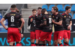 人種差別で試合中断…黒人FWがやった「怒りのお返しポーズ」がこれ 画像