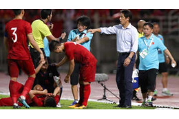 西野監督もビビった？「顔から突っ込む顔面タックル2連発」がこれ 画像