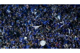 浦和撃破のアルヒラルサポ、海外でも話題の「埼スタ掃除」がこれ 画像