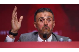 「不誠実だ」復帰のエンリケ監督、元片腕を“追放”した理由激白の場面がこれ 画像