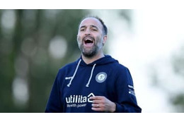 心臓発作で監督倒れる…「息子が選手を鼓舞」する感動場面がこれ 画像