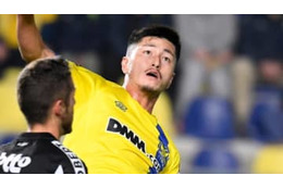 鈴木優磨、ベルギーで4点目！「勇敢なる渾身ヘッド」がこれ 画像