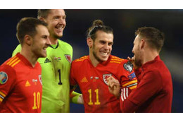 ウェールズ代表、問題になったベイルのあれを公式ネタにする 画像