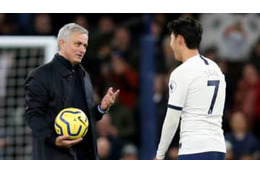 モウリーニョ、英雄ソン・フンミンからボール取り上げた「驚きのシーン」がこれ 画像