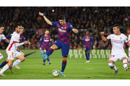 スアレスがやった！自画自賛の「伝説級変態シュート」がこれ 画像