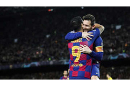 久保建英も見た！メッシとスアレスの「巧すぎキャッチボール」がこれ 画像