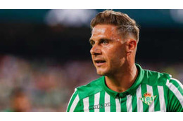 38歳ホアキン、最年長ハット！「職人的巧すぎシュート3連発」がこれ 画像