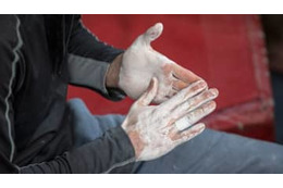 真似しちゃダメ！長友がいるトルコ、サポの驚愕「壁登り」がこれ 画像