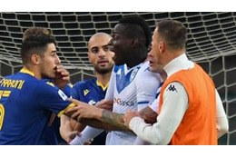 セリエA「反人種差別キャンペーン」が『差別的！』と批判…問題のポスターがこれ 画像