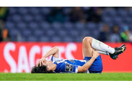 中島翔哉、ぶっ倒される…「絶対痛い悶絶タックル」がこれ 画像