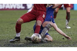 女子選手がドロドロ！「リヴァプールのすごいピッチ」がこれ 画像