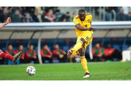 大復活のルカク、「アザールを囮にした超シュート」がこれ 画像