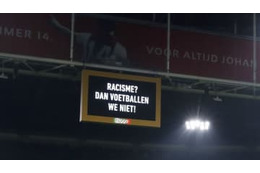 「差別があれば、サッカーは止める」オランダの壮観な抗議活動がこれ 画像