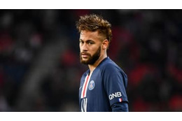 天才ネイマール降臨！4人を凍らせた「超絶トリッキーパス」がこれ 画像