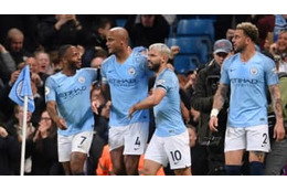 クロップとペップ、「コンパニの伝説ゴール」をネタに笑いをとる 画像