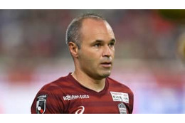 両足を極めたイニエスタ、「左足しか使わない魔法スルーパス」がこれ 画像