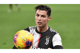 ロナウドやばすぎ！異次元だった「空中浮遊ヘッド」がこれ 画像