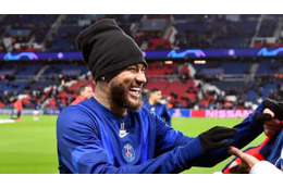 ネイマール、大はしゃぎ！PSG選手をマジで怒らせた「超テク」がこれ 画像