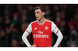 中国、エジルを「露骨に無視」…アーセナル戦で名前を呼ぶのを拒絶 画像