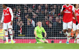 アーセナルGKレーノ、ダービーで辛いミス…逆転負けに繋がった場面がこれ 画像