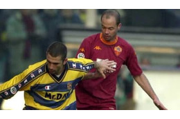 鹿島ザーゴ新監督、ロベカルらレジェンドと共に写る過去写真を公開 画像