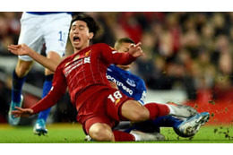 リヴァプール南野、爆走ドリブルをブッ潰された悶絶シーンがこれ 画像