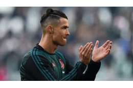 イメチェンのロナウド、「2020年なのに懐かしすぎ！」と世界がザワつく 画像