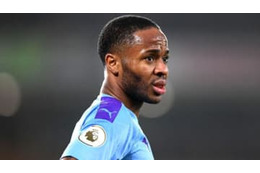 スターリング、頭部にボールを食らって吹っ飛ぶ 画像