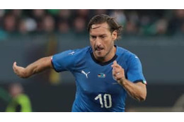 43歳の王子トッティがやばい！信じられない「衝撃フリーキック」がこれ！ 画像