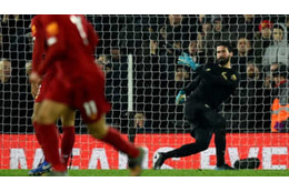 GKアリソンが伝説アシスト！ユナイテッドを葬った「サラーの電撃弾」がこれ 画像