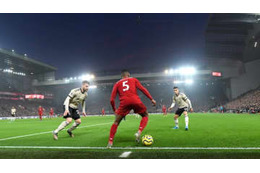 リヴァプールMFワイナルドゥム、100億円DFを一瞬で切り捨てた「超テク」がこれ 画像