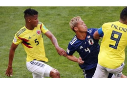 ラグビーか！日本とも戦ったサッカー代表選手の「赤っ恥キック」がこれ 画像