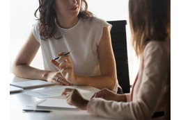 女の敵は、女。突如呼び出された人事部で突きつけられた、理不尽な宣告とは 画像