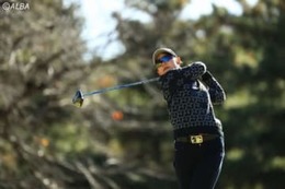 ＜中間速報＞プロデビューの吉田優利はイーブンで後半へ　首位と7打差 画像